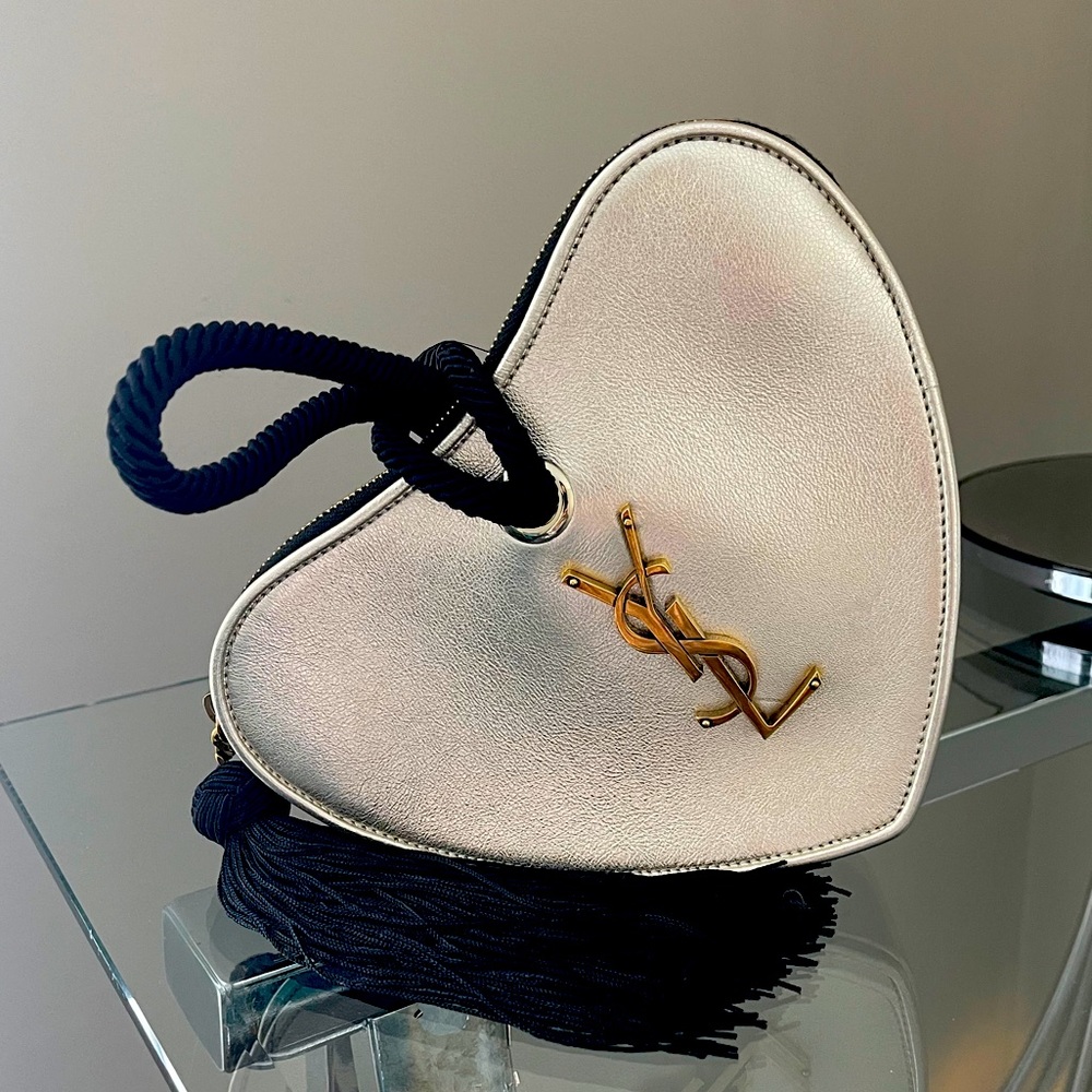 😊YSL Saint Laurent Sac Coeur silver😍